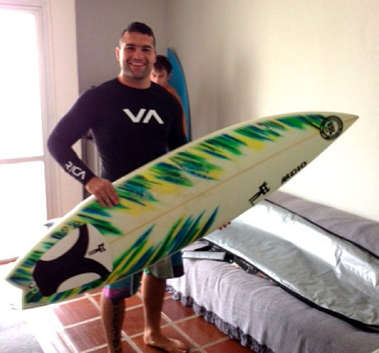 shogun-rua-rvca-rashguard