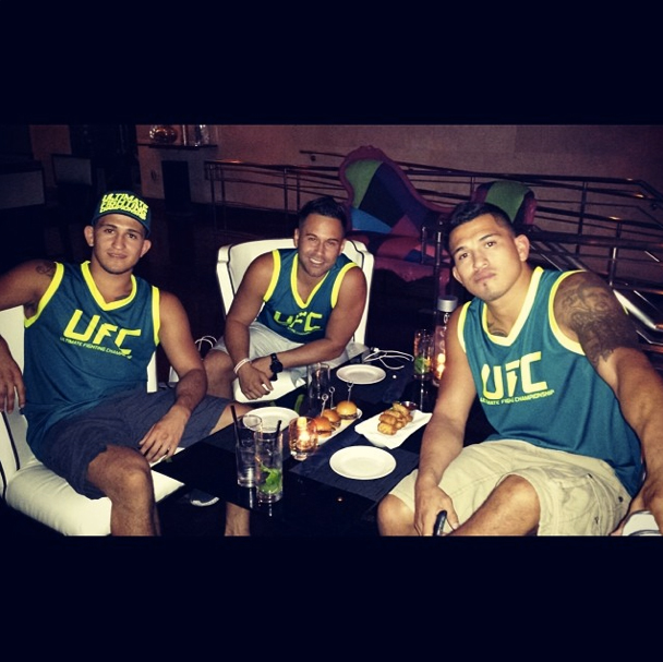 tuf-20-team-pettis-jersey-preview
