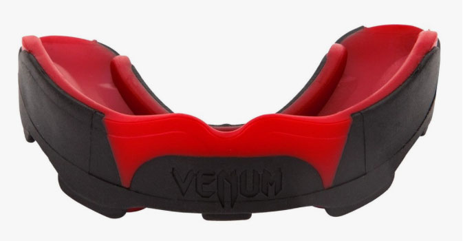 venum-predator-mouthguard-red-2