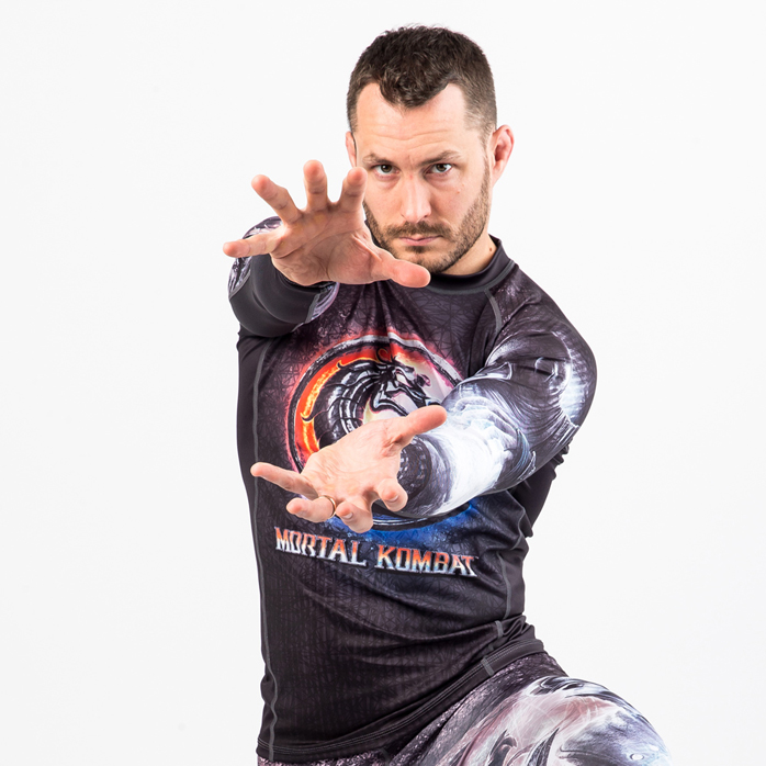 mortal-kombat-sub-zero-vs-scorpion-rashguard-7