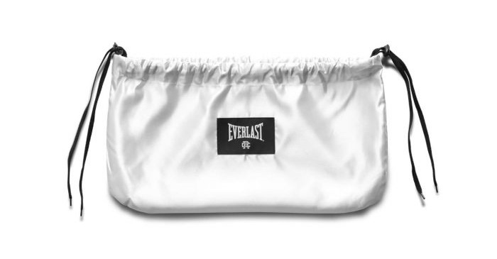 everlast-reigning-champ-laced-boxing-gloves-bag