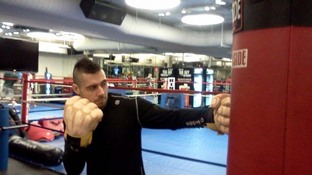 dan-hardy-bruce-lee-fists