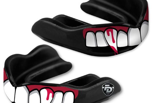 fight-dentist-blood-thirsty-mouth-guard